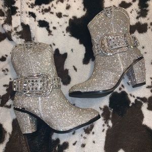 Icy sheriffs boots 💎